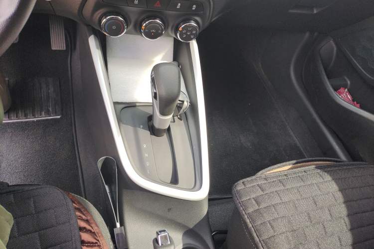 Used Chevrolet Cavalier 2022 325T Automatic Enjoyment Edition Gear Lever