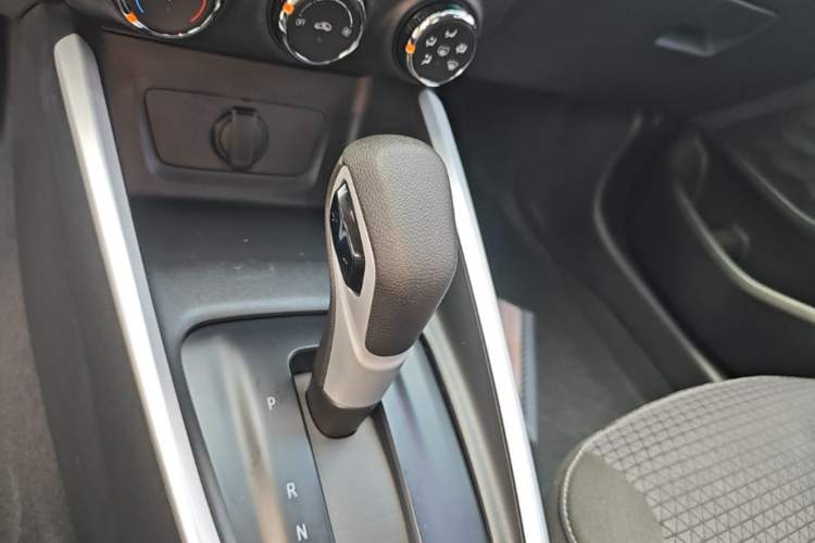 Used Chevrolet Cavalier 2022 325T Automatic Enjoyment Edition Gear Lever