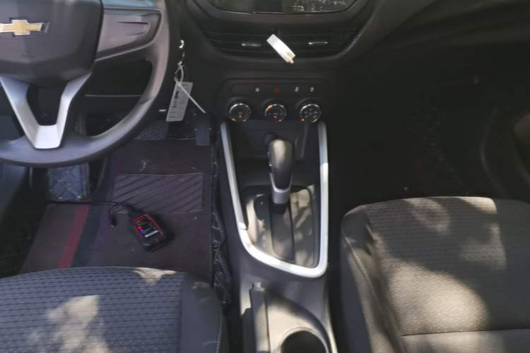 Used Chevrolet Cavalier 2022 325T Automatic Enjoyment Edition Gear Lever