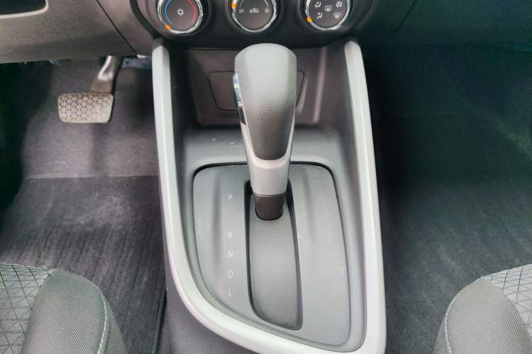 Used Chevrolet Cavalier 2022 325T Automatic Enjoyment Edition Gear Lever