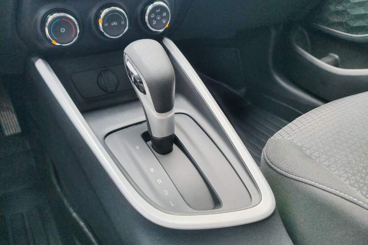 Used Chevrolet Cavalier 2022 325T Automatic Enjoyment Edition Gear Lever