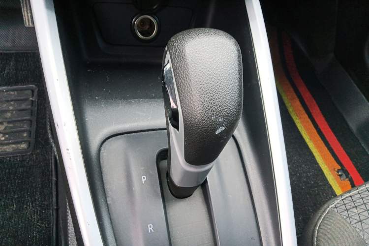 Used Chevrolet Cavalier 2022 325T Automatic Enjoyment Edition Gear Lever