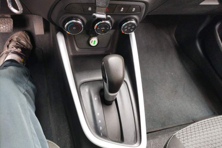Used Chevrolet Cavalier 2022 325T Automatic Enjoyment Edition Gear Lever
