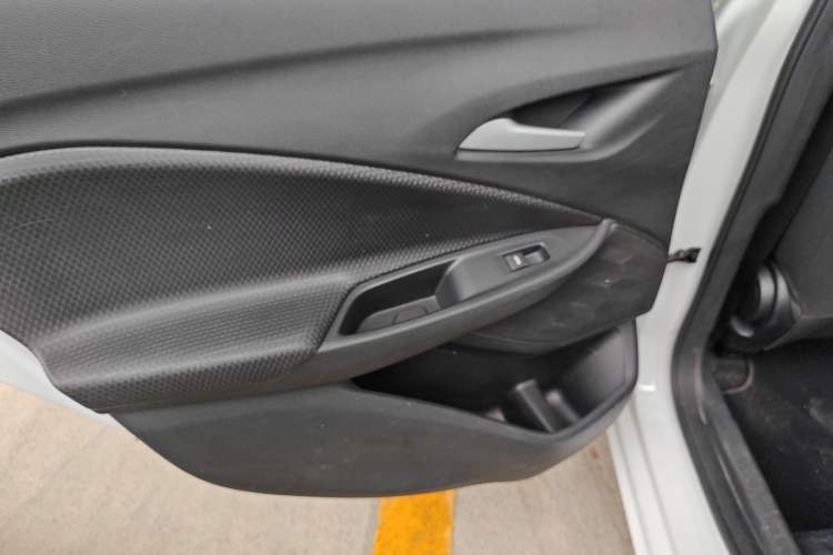 Used Chevrolet Cavalier 2022 325T Automatic Enjoyment Edition Interior 8