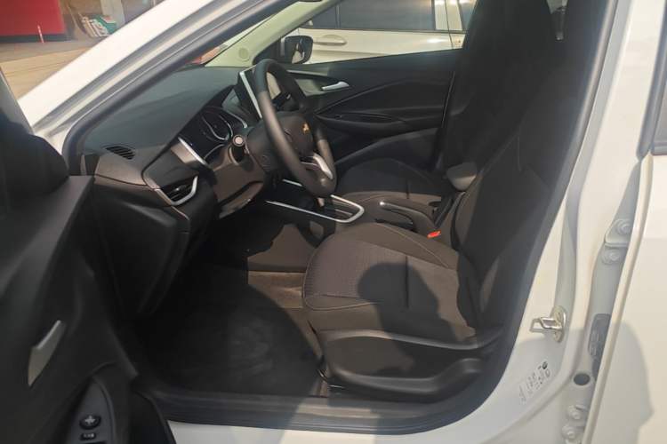 Used Chevrolet Cavalier 2022 325T Automatic Enjoyment Edition Left Front Seat