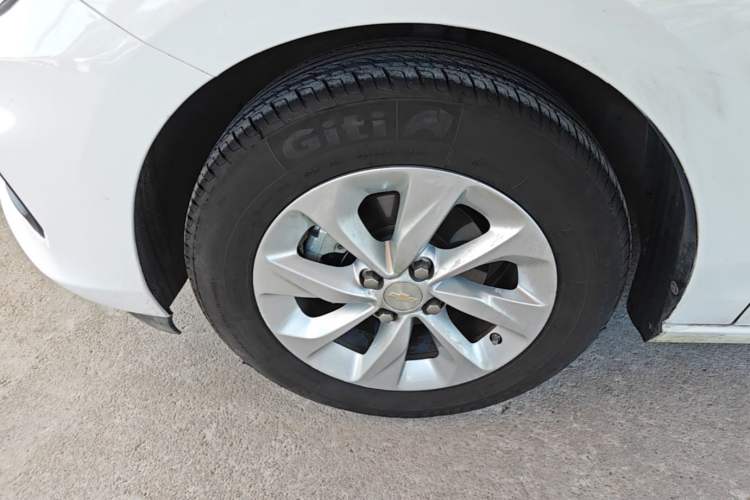 Used Chevrolet Cavalier 2022 325T Automatic Enjoyment Edition Left Front Wheel Hub