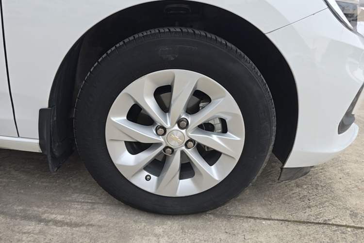 Used Chevrolet Cavalier 2022 325T Automatic Enjoyment Edition Left Front Wheel Hub