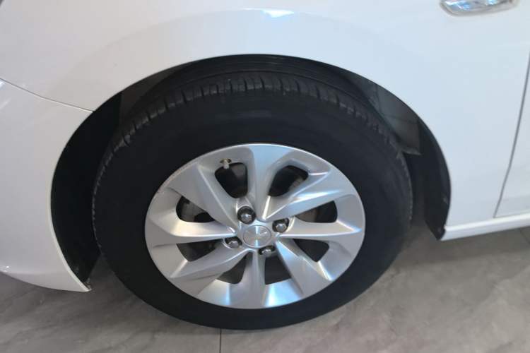 Used Chevrolet Cavalier 2022 325T Automatic Enjoyment Edition Left Front Wheel Hub