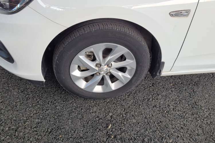 Used Chevrolet Cavalier 2022 325T Automatic Enjoyment Edition Left Front Wheel Hub