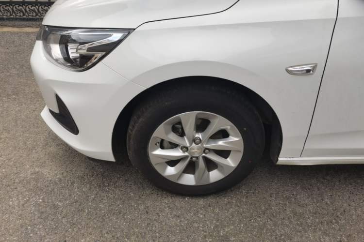 Used Chevrolet Cavalier 2022 325T Automatic Enjoyment Edition Left Front Wheel Hub