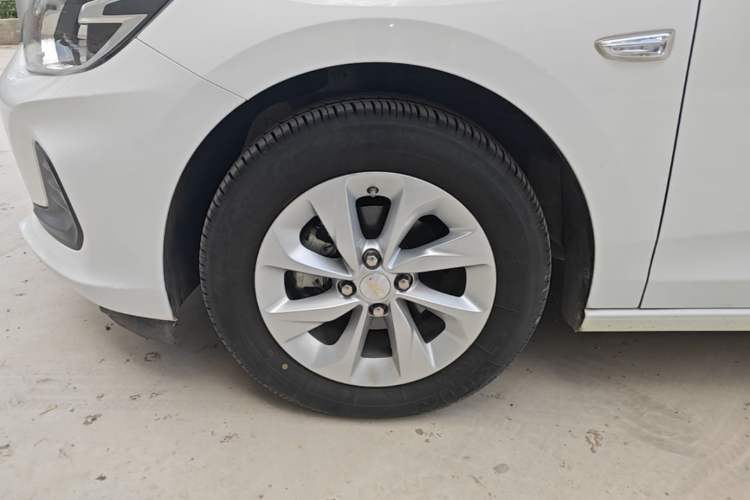 Used Chevrolet Cavalier 2022 325T Automatic Enjoyment Edition Left Front Wheel Hub