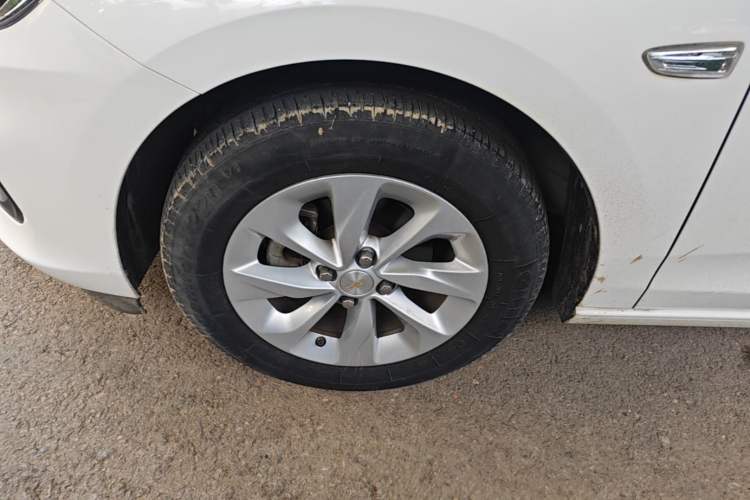 Used Chevrolet Cavalier 2022 325T Automatic Enjoyment Edition Left Front Wheel Hub
