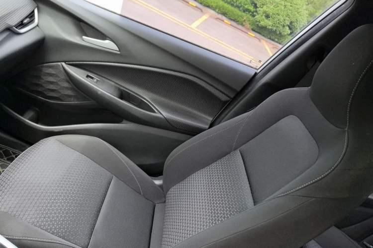 Used Chevrolet Cavalier 2022 325T Automatic Enjoyment Edition Right Front Seat