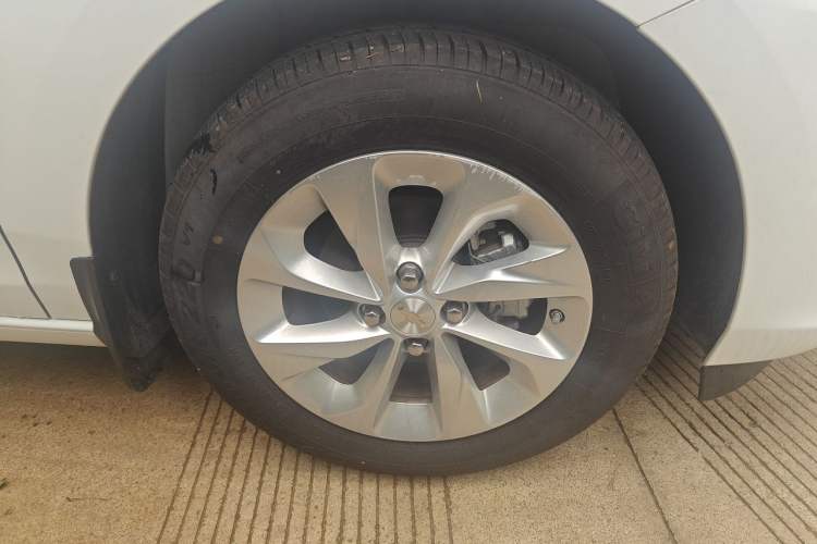 Used Chevrolet Cavalier 2022 325T Automatic Enjoyment Edition Right Front Wheel Hub