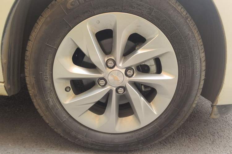 Used Chevrolet Cavalier 2022 325T Automatic Enjoyment Edition Right Front Wheel Hub
