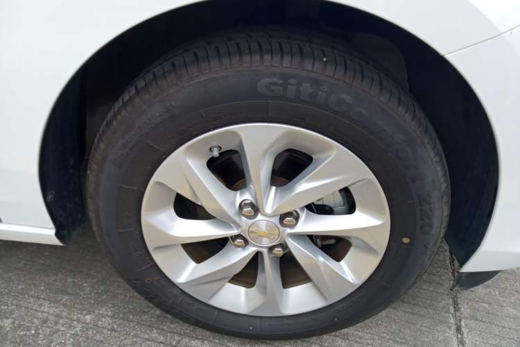 Used Chevrolet Cavalier 2022 325T Automatic Enjoyment Edition Right Front Wheel Hub
