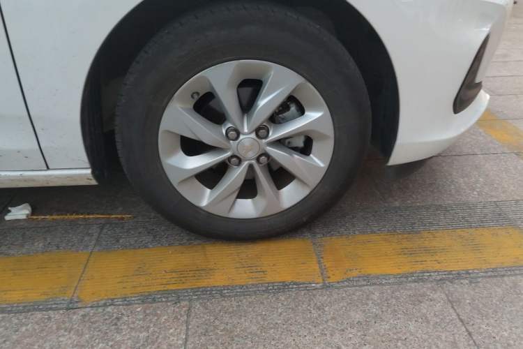 Used Chevrolet Cavalier 2022 325T Automatic Enjoyment Edition Right Front Wheel Hub