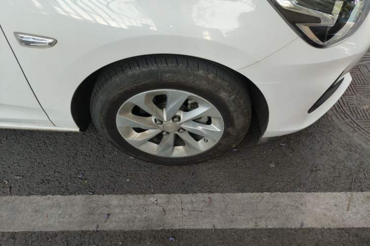 Used Chevrolet Cavalier 2022 325T Automatic Enjoyment Edition Right Front Wheel Hub