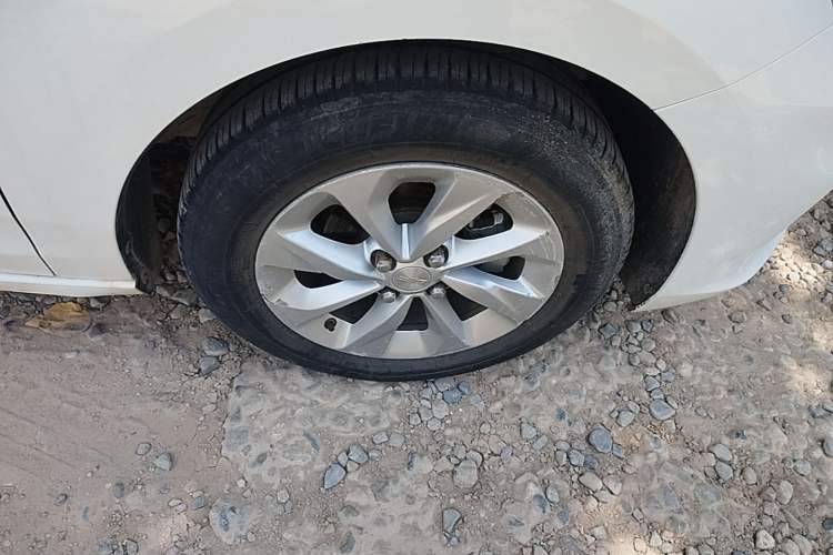 Used Chevrolet Cavalier 2022 325T Automatic Enjoyment Edition Right Front Wheel Hub