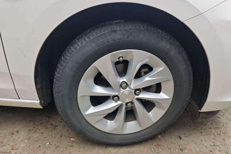 Used Chevrolet Cavalier 2022 325T Automatic Enjoyment Edition Right Front Wheel Hub
