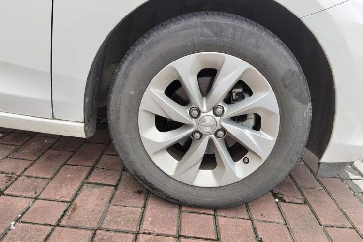 Used Chevrolet Cavalier 2022 325T Automatic Enjoyment Edition Right Front Wheel Hub