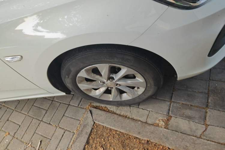 Used Chevrolet Cavalier 2022 325T Automatic Enjoyment Edition Right Front Wheel Hub