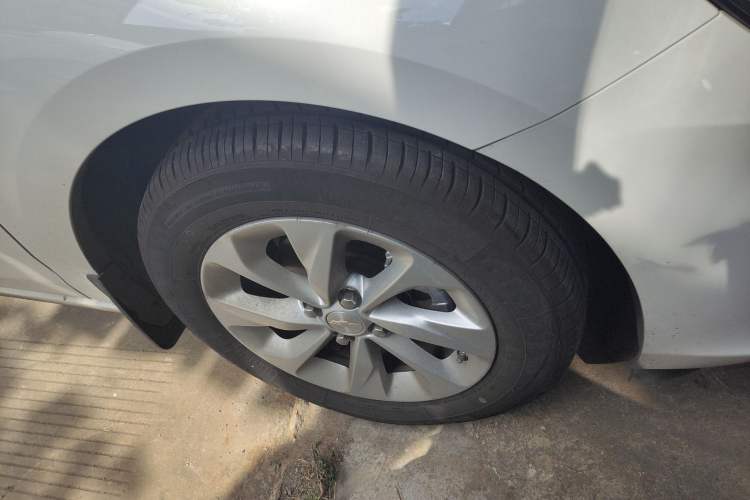 Used Chevrolet Cavalier 2022 325T Automatic Enjoyment Edition Right Front Wheel Hub