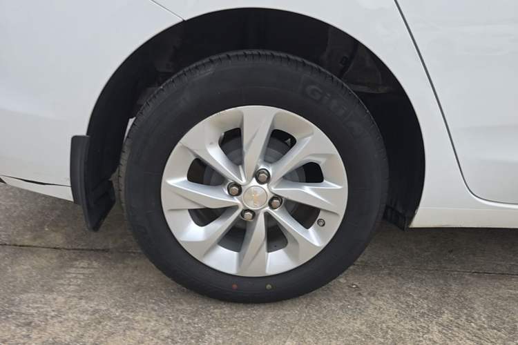 Used Chevrolet Cavalier 2022 325T Automatic Enjoyment Edition Right Rear Wheel Hub
