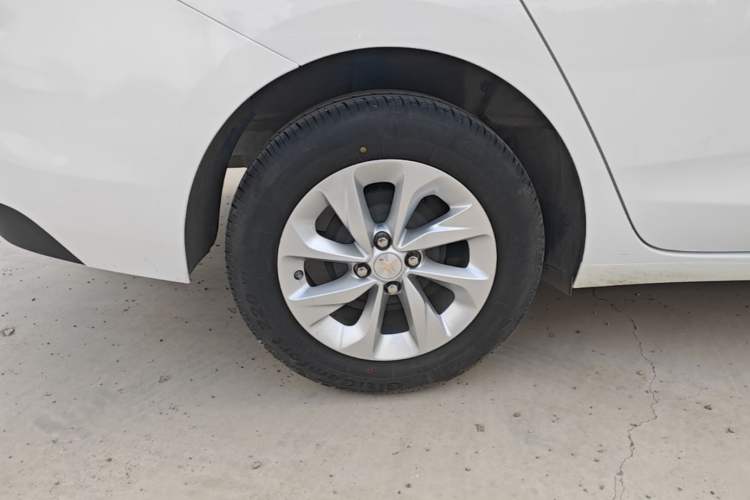 Used Chevrolet Cavalier 2022 325T Automatic Enjoyment Edition Right Rear Wheel Hub