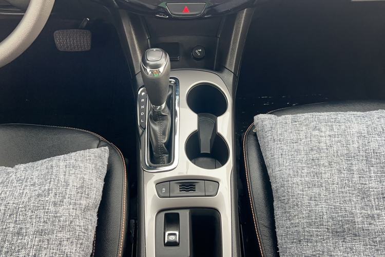 Used Chevrolet Cruze 2018 320 Automatic Pioneer Sunroof Edition Gear Lever