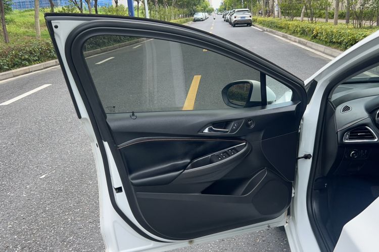 Used Chevrolet Cruze 2018 320 Automatic Pioneer Sunroof Edition Interior 2