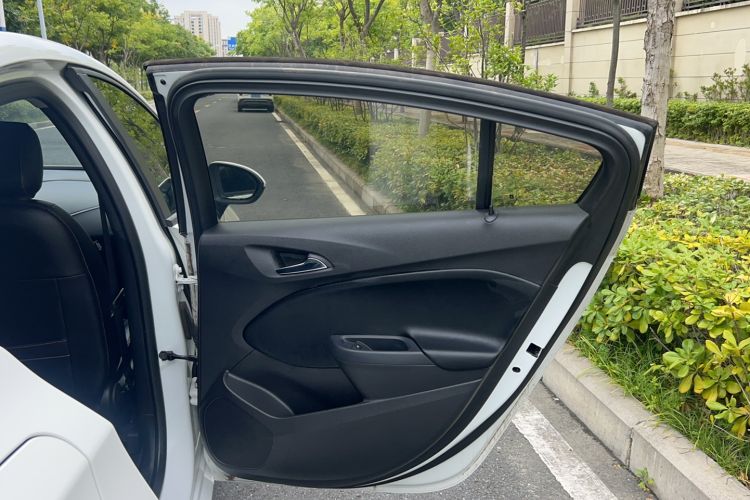 Used Chevrolet Cruze 2018 320 Automatic Pioneer Sunroof Edition Interior 3
