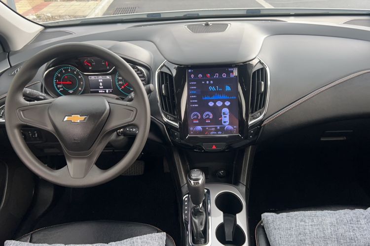 Used Chevrolet Cruze 2018 320 Automatic Pioneer Sunroof Edition Interior 5