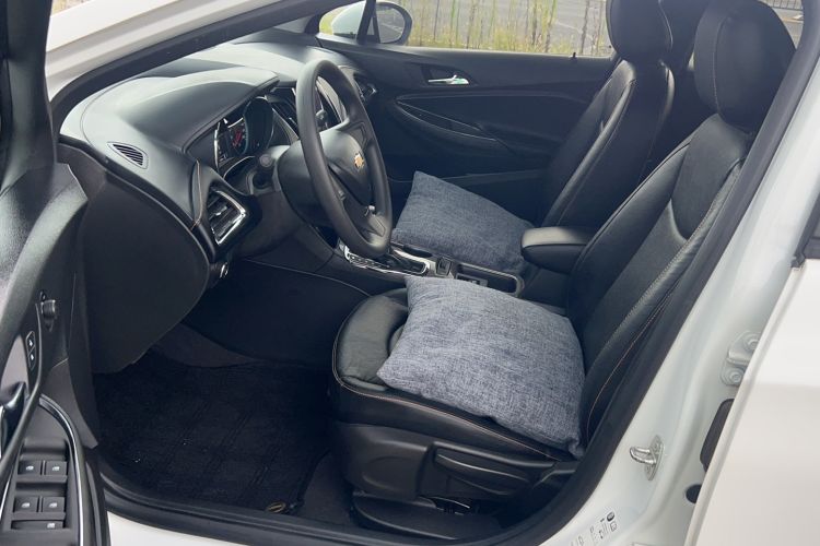 Used Chevrolet Cruze 2018 320 Automatic Pioneer Sunroof Edition Left Front Seat