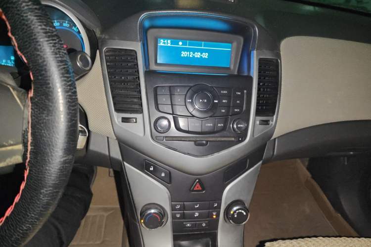 Used Chevrolet Cruze 2009 1.6L SL MT Audio And AC Panel