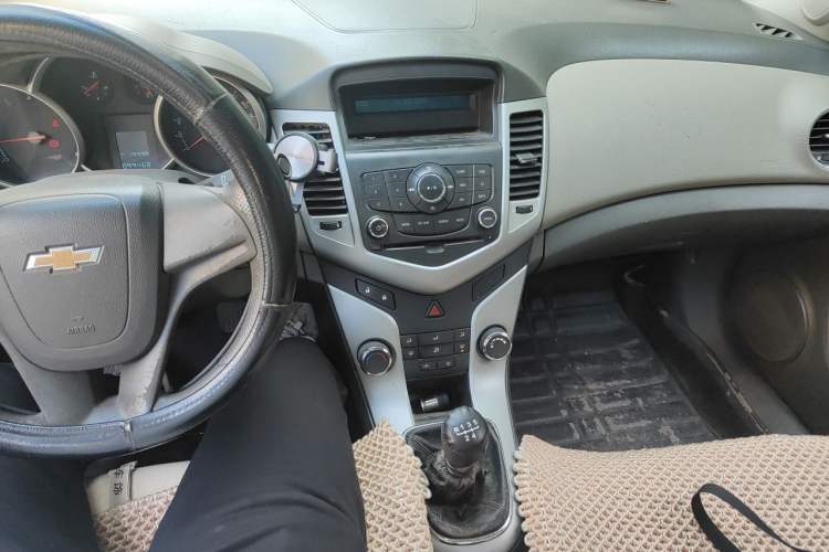 Used Chevrolet Cruze 2009 1.6L SL MT Audio And AC Panel