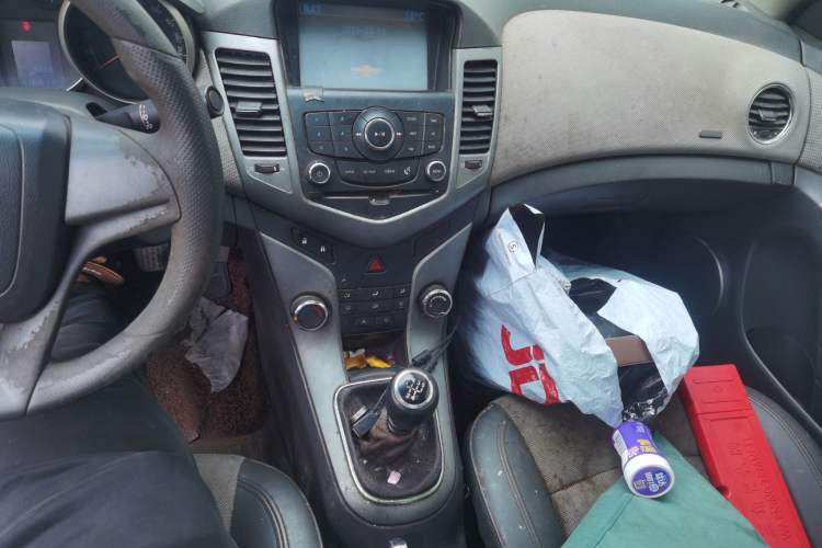 Used Chevrolet Cruze 2009 1.6L SE MT Audio And AC Panel