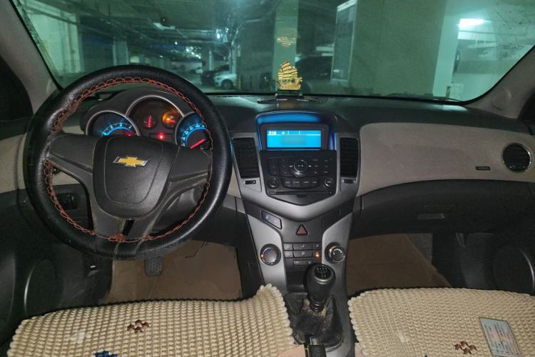 Used Chevrolet Cruze 2009 1.6L SL MT Center Console