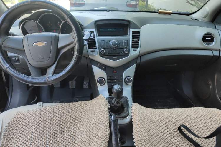 Used Chevrolet Cruze 2009 1.6L SL MT Center Console