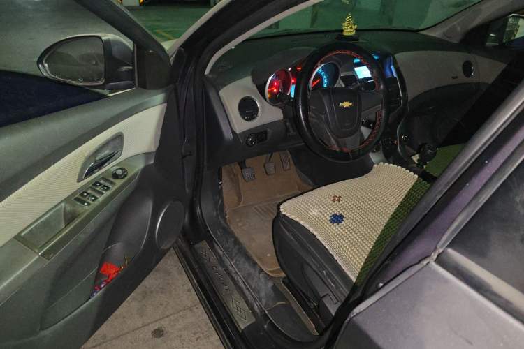 Used Chevrolet Cruze 2009 1.6L SL MT Driver Seat
