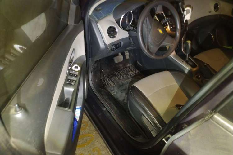Used Chevrolet Cruze 2009 1.8L SE AT Driver Seat