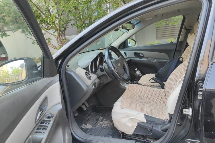 Used Chevrolet Cruze 2009 1.6L SL MT Driver Seat