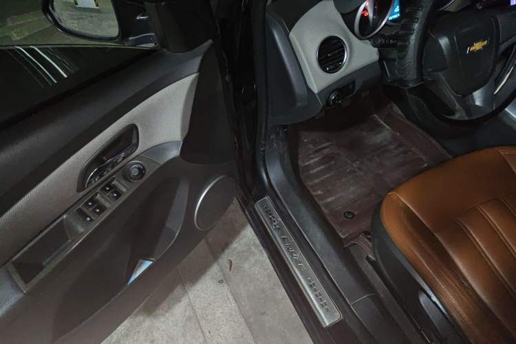 Used Chevrolet Cruze 2009 1.6L SE MT Driver Seat