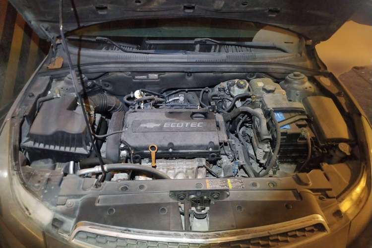 Used Chevrolet Cruze 2009 1.8L SE AT Engine Bay