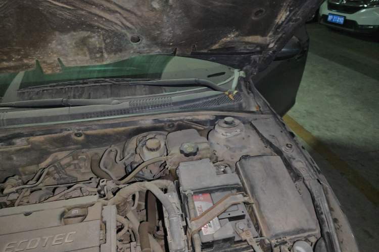 Used Chevrolet Cruze 2009 1.6L SL MT Engine Bay Left