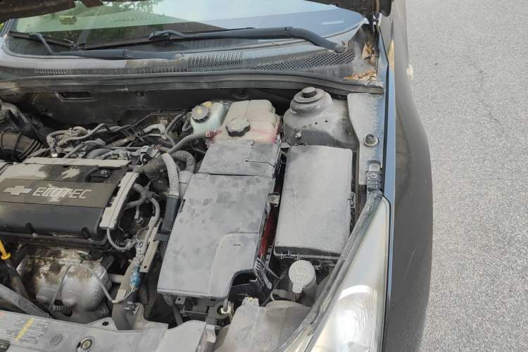 Used Chevrolet Cruze 2009 1.6L SL MT Engine Bay Left