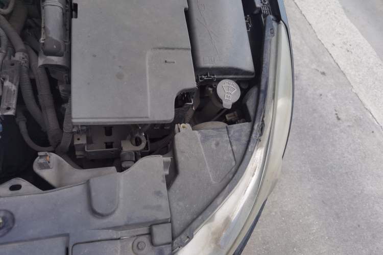 Used Chevrolet Cruze 2009 1.6L SE MT Engine Bay Left
