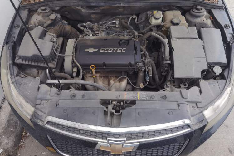 Used Chevrolet Cruze 2009 1.6L SE MT Engine Bay