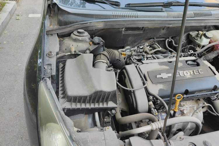 Used Chevrolet Cruze 2009 1.6L SL MT Engine Bay Right