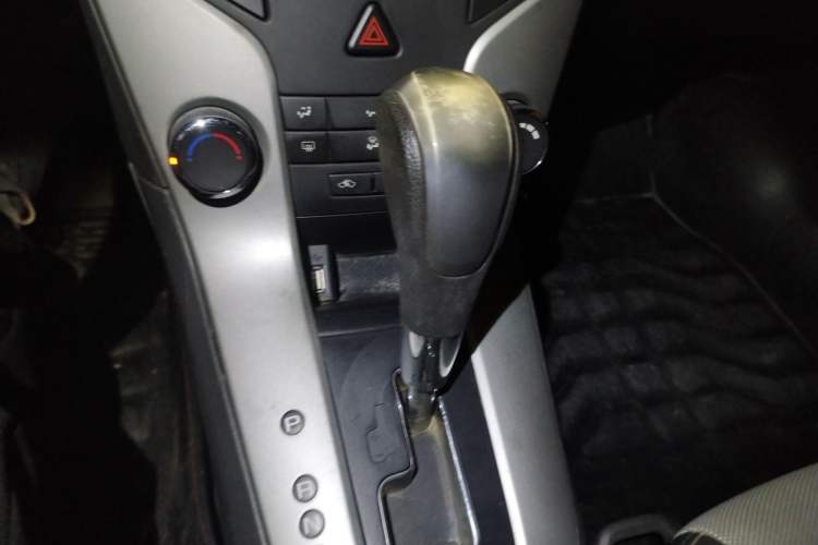 Used Chevrolet Cruze 2009 1.8L SE AT Gear Lever